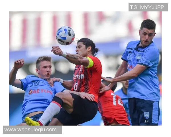 上海上港迎战悉尼足球队争夺亚冠小组赛关键胜利